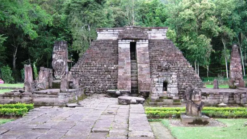 Candi Sukuh: Tempat Wisata Spiritual yang Menyatu dengan Alam dan Budaya di Karanganyar